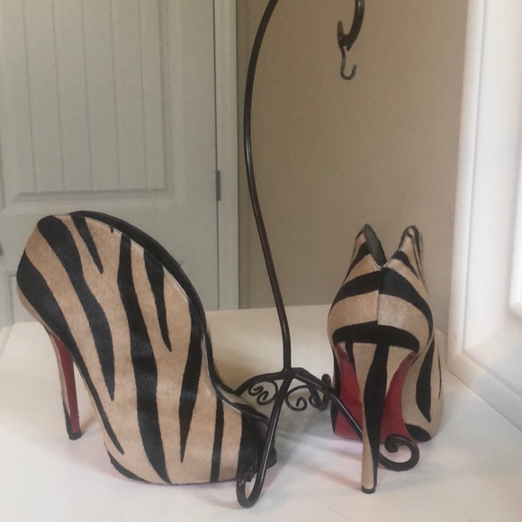 Red Bottom - Picture 4 of 5